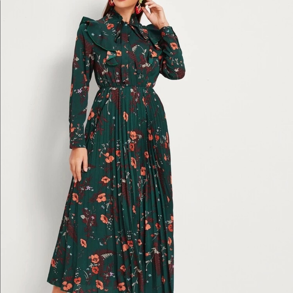 Tie neck floral print dress - Picture 4 of 8